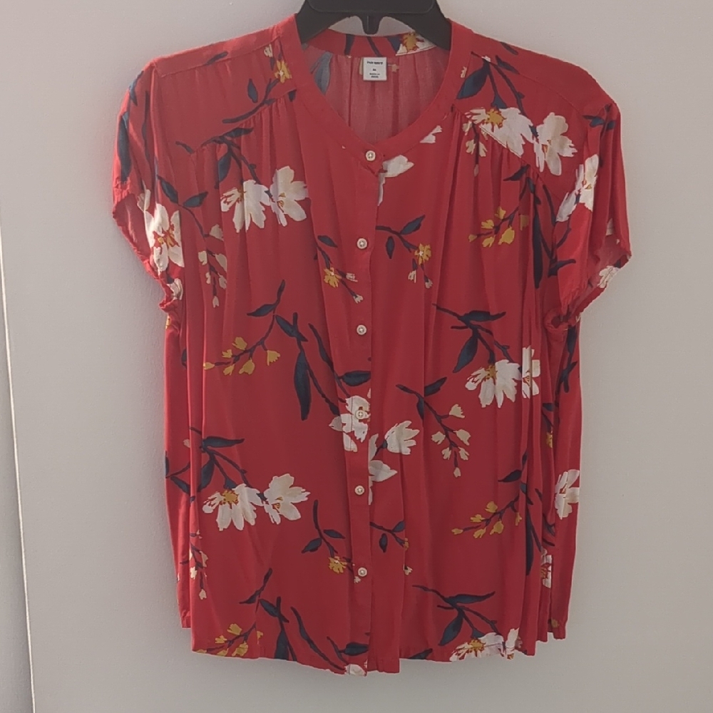 DONATING SOON MAKE AN OFFER Old Navy Red Floral Flutter Sleeve Blouse